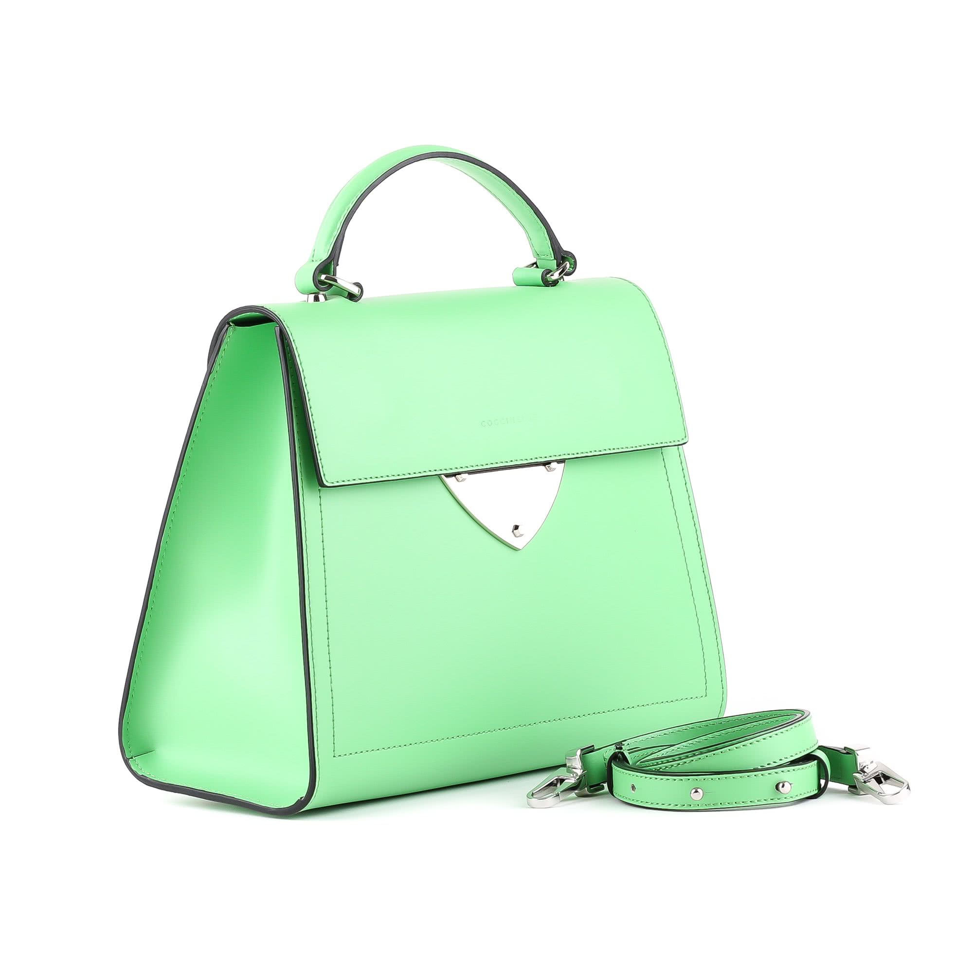 Кочинелли интернет магазин. Сумка Coccinelle зеленая. Coccinelle рюкзак Lea зеленый.